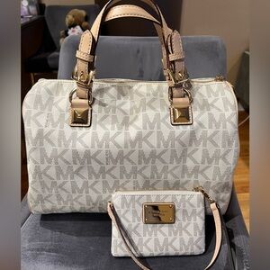 EUC Michael Kors Large Satchel & wristlet. small stain on zipper, pic included